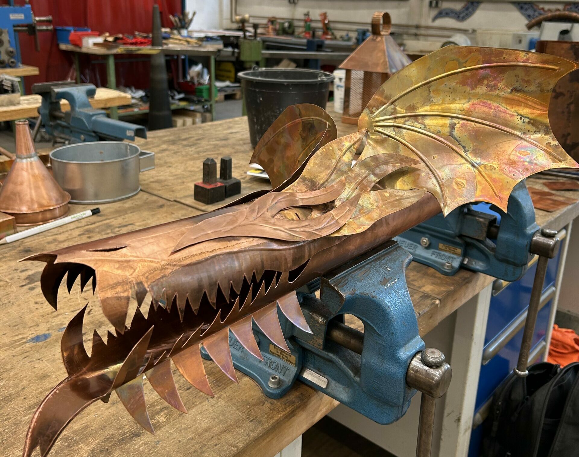 Werkstück aus der Klempner ÜBA in Form eines Drachenkopfes